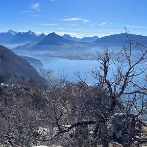 Entre D'annecy Et Montagnes, Golf Et Parapente à Pieds Appartement